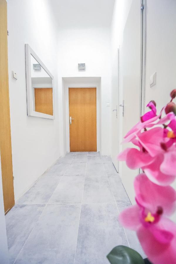 Comfort Quad Room Hn فيينا المظهر الخارجي الصورة